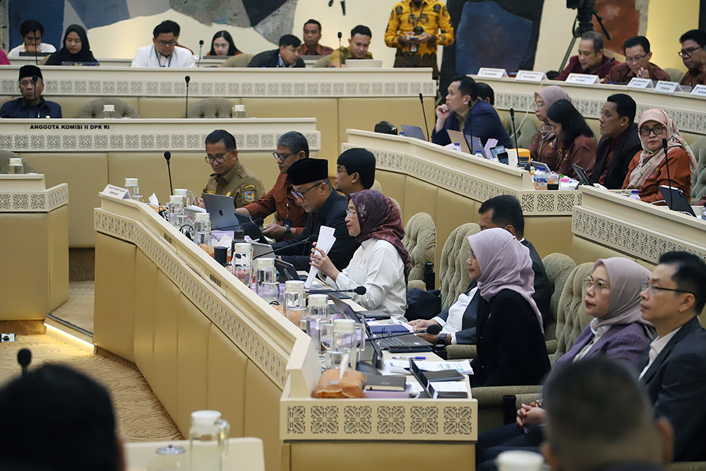 Raker Komisi II DPR dengan MenPAN-RB dan BKN Raker dan RDP Komosi II bersama MenPAN-RB dan membahas tentang persiapan pengangkatan CPNS dan CPPPK BKN. (BeritaNasional/Elvis Sendouw)