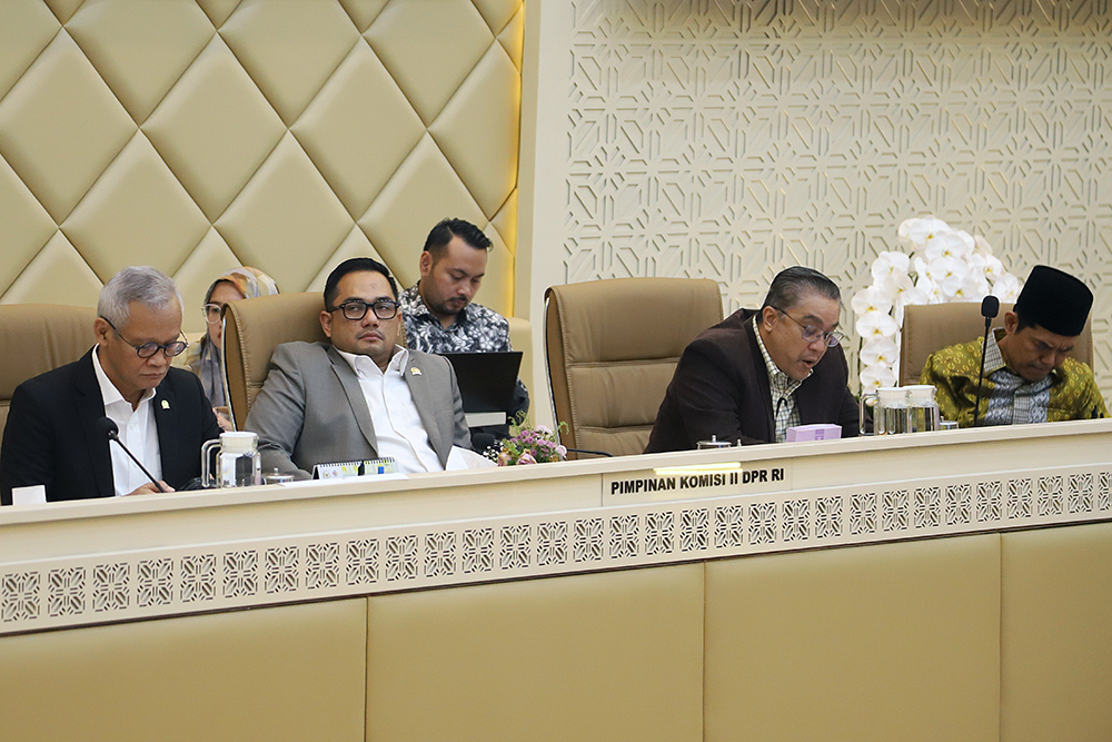 Raker Komisi II DPR dengan MenPAN-RB dan BKN Raker dan RDP Komosi II bersama MenPAN-RB dan membahas tentang persiapan pengangkatan CPNS dan CPPPK BKN. (BeritaNasional/Elvis Sendouw)