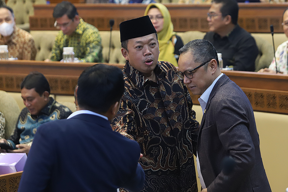 Menteri Agraria dan Tata Ruang/Kepala Badan Pertanahan Nasional (ATR/BPN) Nusron Wahid mengikuti rapat kerja bersama komisi II. (BeritaNasional/Elvis Sendouw)