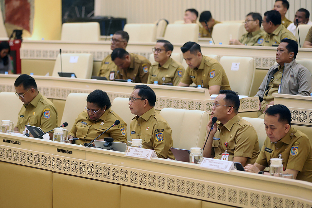 Raker dan RDP Komisi II DPR RI dengan Mendagri, Sekjen Kemendagri, Dirjen Otda Kemendagri, Dirjen Bina Keuangan Daerah Kemendagri  bahas Otsus Papua, Otsus Aceh dan Keistimewaan D.I. Yogyakarta. (BeritaNasional/Elvis Sendouw)