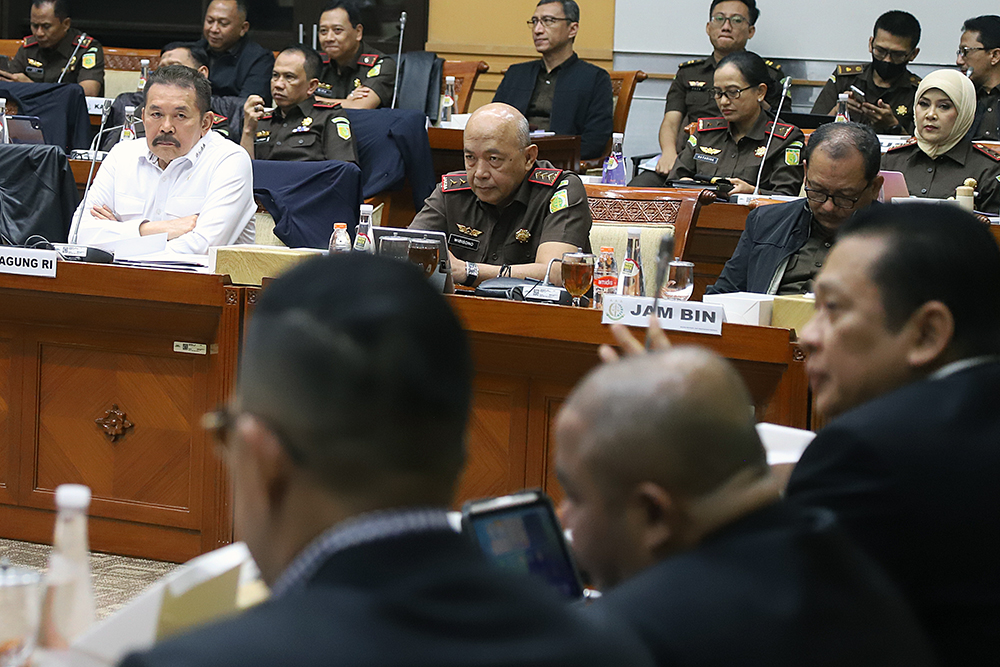 Jaksa Agung ST. Burhanuddin bersama jajaran menghadiri Rapat kerja bersama Kmisi III. (BeritaNasional/Elvis Sendouw)