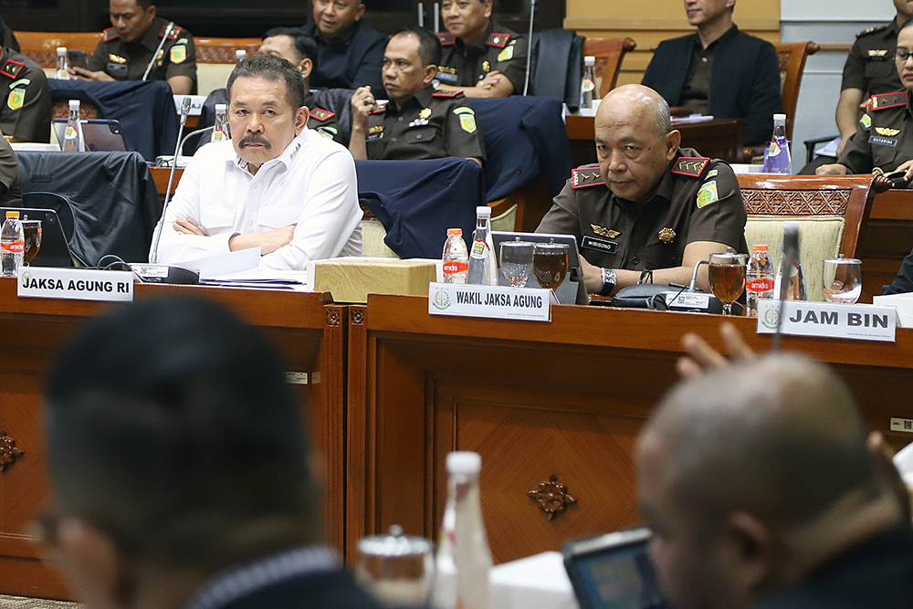 Jaksa Agung ST. Burhanuddin bersama jajaran menghadiri Rapat kerja bersama Kmisi III. (BeritaNasional/Elvis Sendouw)