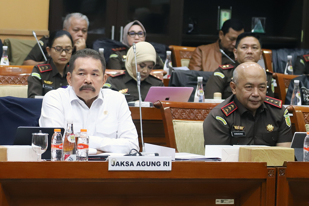 Jaksa Agung ST. Burhanuddin bersama jajaran menghadiri Rapat kerja bersama Kmisi III. (BeritaNasional/Elvis Sendouw)