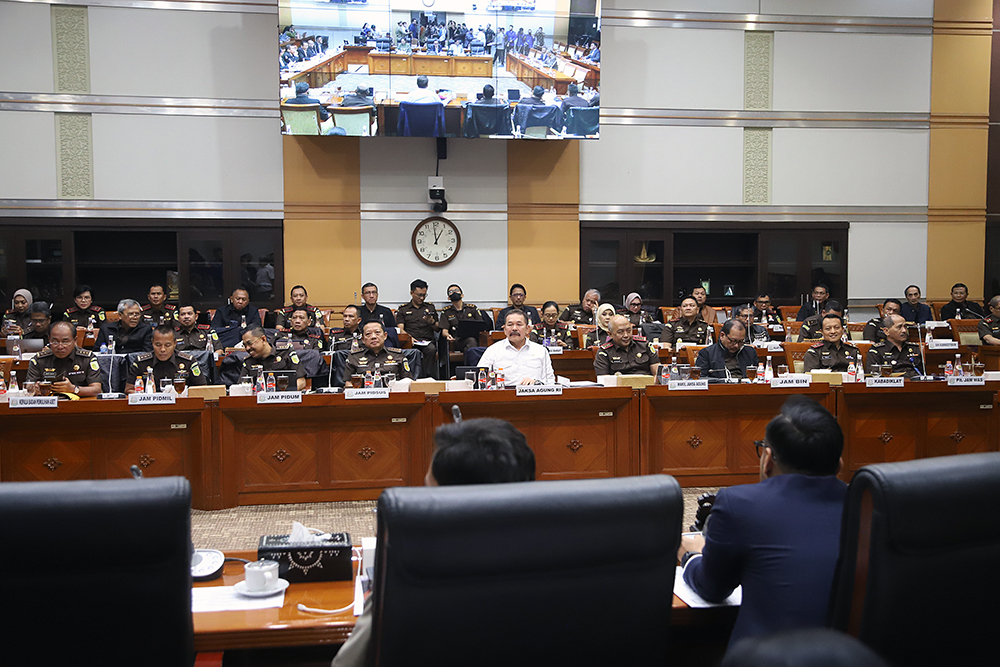 Jaksa Agung ST. Burhanuddin bersama jajaran menghadiri Rapat kerja bersama Kmisi III. (BeritaNasional/Elvis Sendouw)