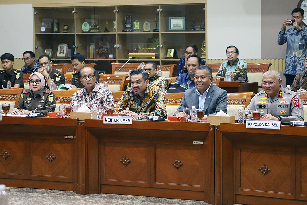Raker Komisi III dengan Menteri UMKM Bahas Kasus Hukum Toko Mama Rapat Kerja Komisi III bersama Menteri UMKM. (BeritaNasional/Elvis Sendouw)