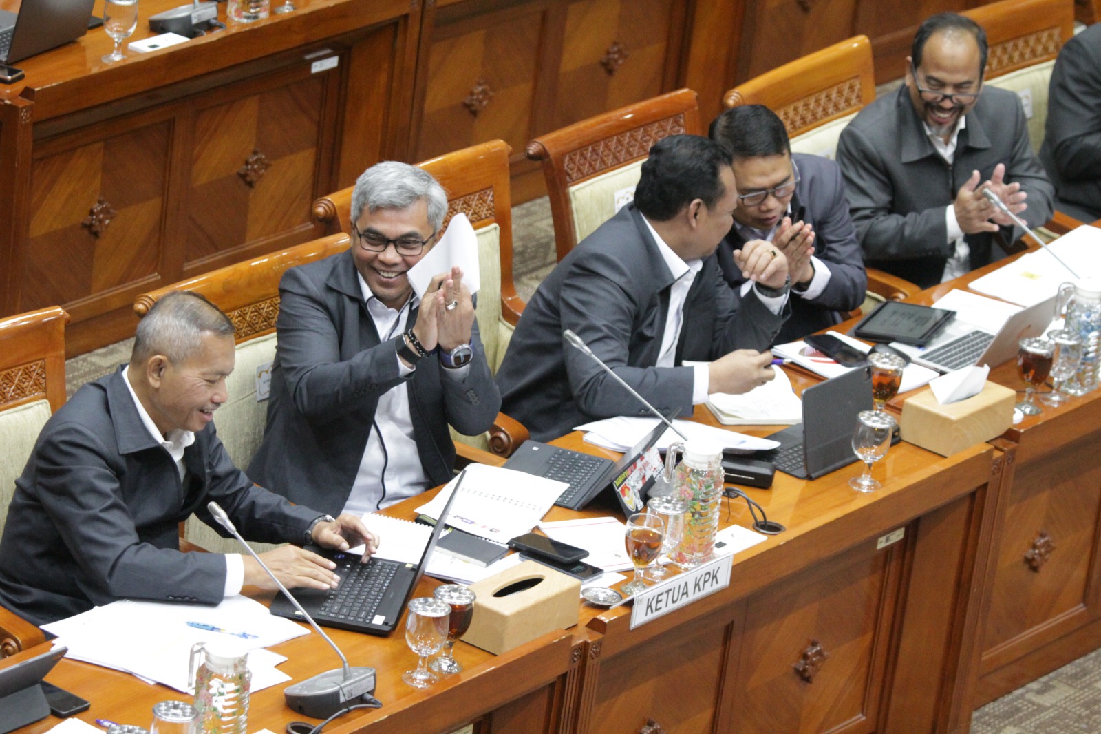 Ketua KPK Setyo Budiyanto bersama jajaran KPK mengikuti rapat kerja bersama komisi III DPR. (BeritaNasional/Elvis Sendouw)