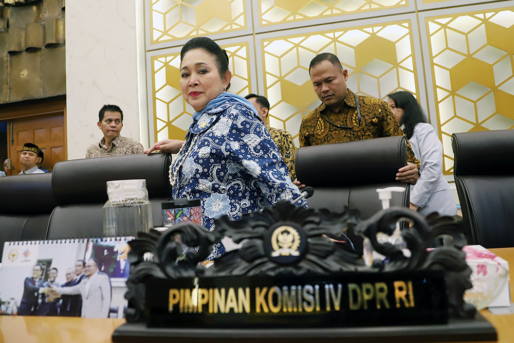 Menteri Kehutanan Raja Juli Antoni menghadiri rapat kerja bersama komisi IV DPR. (BeritaNasional/Elvis Sendouw)