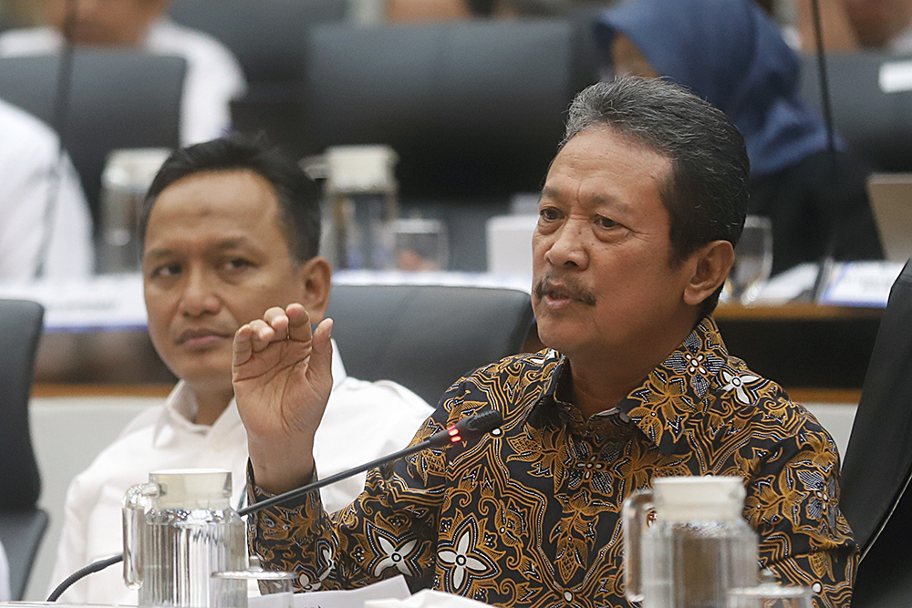 Menteri KKP memberikan penjelasan pada rapat kerja bersama komisi IV DPR. (BeritaNasional/Elvis Sendouw)