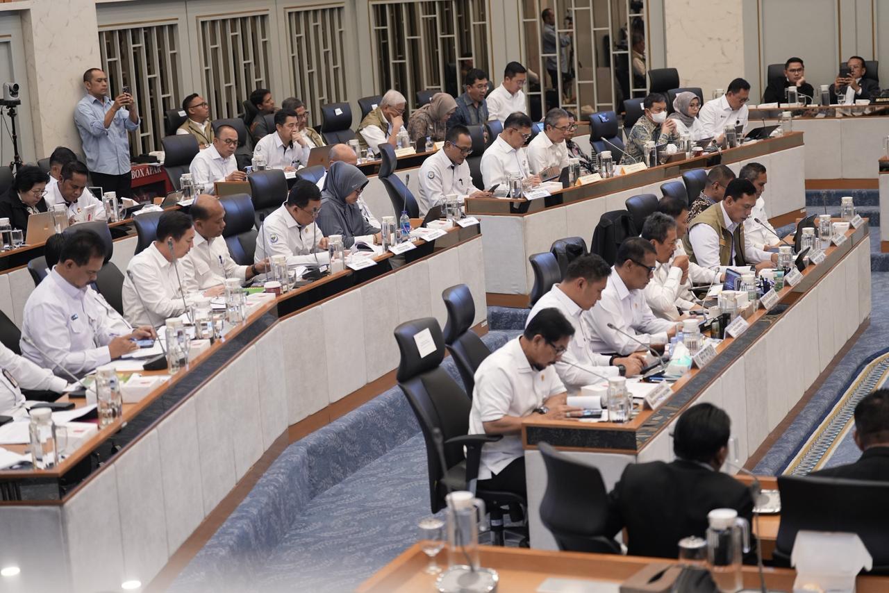 Rapat kerja Komisi IV DPR bersama pemerintah di Kompleks Parlemen, Senayan, Jakarta. (BeritaNasional/Elvis Sendouw)