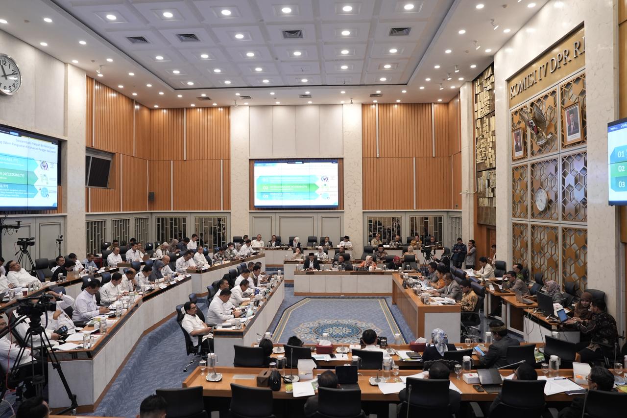Rapat kerja Komisi IV DPR bersama pemerintah di Kompleks Parlemen, Senayan, Jakarta. (BeritaNasional/Elvis Sendouw)