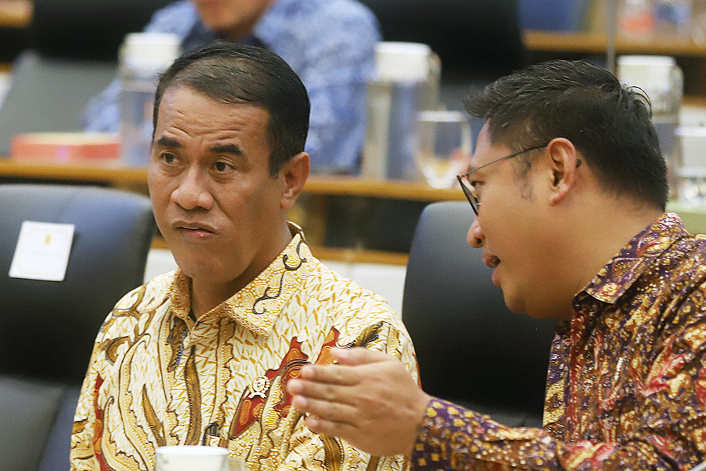 Menteri Pertanian Andi Amran Sulaiman bersama jajaran kementerian mengikuti rapat kerja bersama Komisi IV DPR RI. (BeritaNasional/Elvis Sendouw)