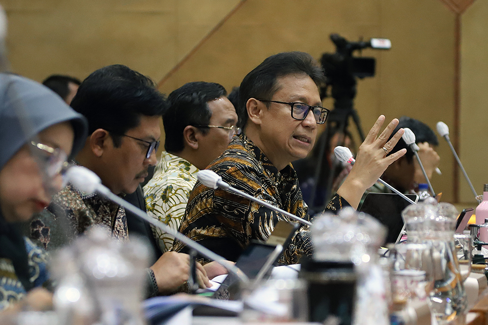 Rapat Kerja Komisi IX dengan Menteri Kesehatan RI serta menghadirkan Ketua Dewan Jaminan Sosial Nasional, Ketua Dewan Pengawas dan Direktur Utama BPJS Kesehatan. Membahas potensi defisit Dana Jaminan Sosial (DJS) Kesehatan tahun 2025. (BeritaNasional/Elvis Sendouw)