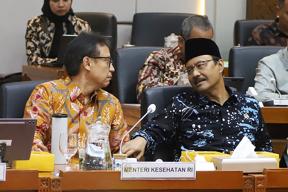 Pemberlakuan Pemungutan Pajak bagi Penjual Daring Pelaku UMKM menjual kaos melalui siaran langsung di bengkel kerja Sinergi Adv di kawasan Srengseng Sawah, Jakarta Selatan Selasa (15/7/2025). (Beritanasional.com/Oke Atmaja)