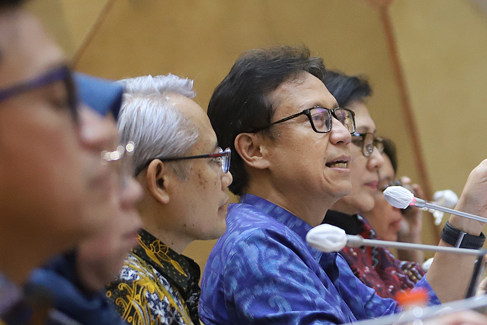 Raker Komisi IX dengan Menkes Bahas Program Kesehatan Menteri Kesehatan Budi Gunadi Sadikin memberikan penjelasan terkait kesehatan saat rapat kerja bersama Komisi IX DPR. (BeritaNasional/Elvis Sendouw)