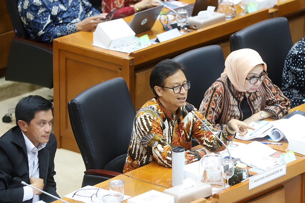 Menteri Kesehatan Budi Gunadi Sadikin mengikuti rapat kerja bersama komisi IX. (BeritaNasional/Elvis Sendouw)