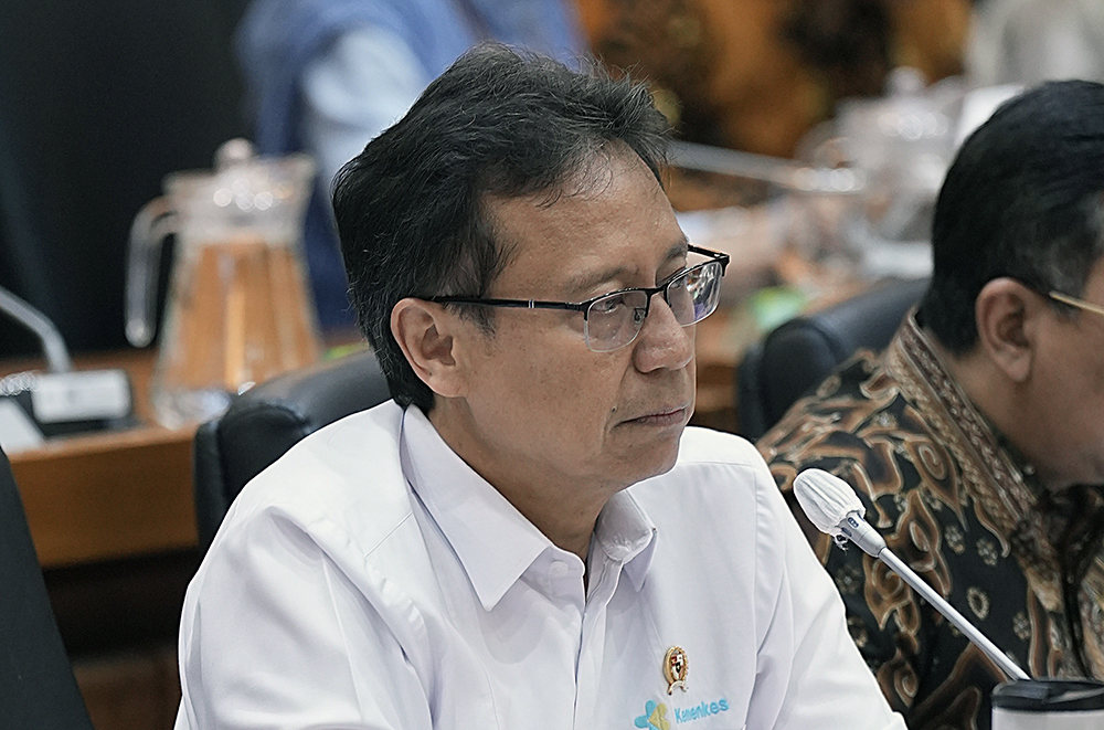Menteri Kesehatan Budi Gunadi Sadikin menyampaikan paparan saat mengikuti rapat kerja bersama Komisi IX DPR. (BeritaNasional/Elvis Sendouw)