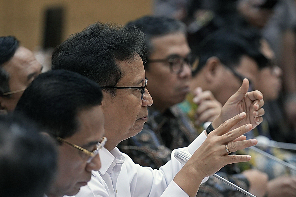 Menteri Kesehatan Budi Gunadi Sadikin menyampaikan paparan saat mengikuti rapat kerja bersama Komisi IX DPR. (BeritaNasional/Elvis Sendouw)