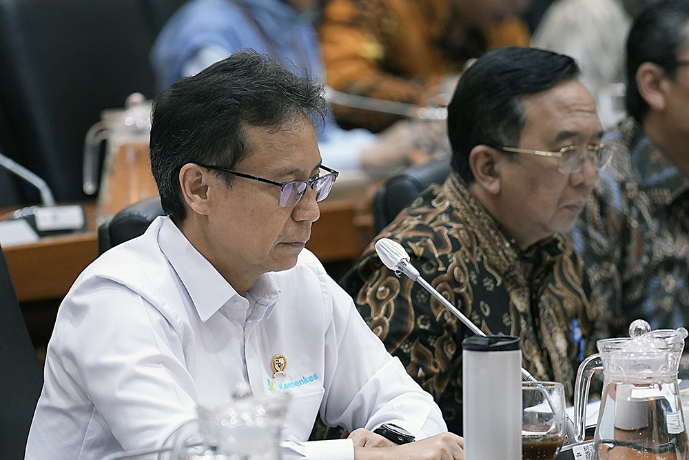 Menteri Kesehatan Budi Gunadi Sadikin menyampaikan paparan saat mengikuti rapat kerja bersama Komisi IX DPR. (BeritaNasional/Elvis Sendouw)
