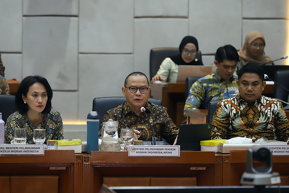 Menteri Pelindungan Pekerja Migran Indonesia (P2MI)/Kepala BP2MI Mukhtarudin bersama jajaran kementerian mengikuti rapat kerja bersama Komisi IX DPR. (BeritaNasional/Elvis Sendouw)