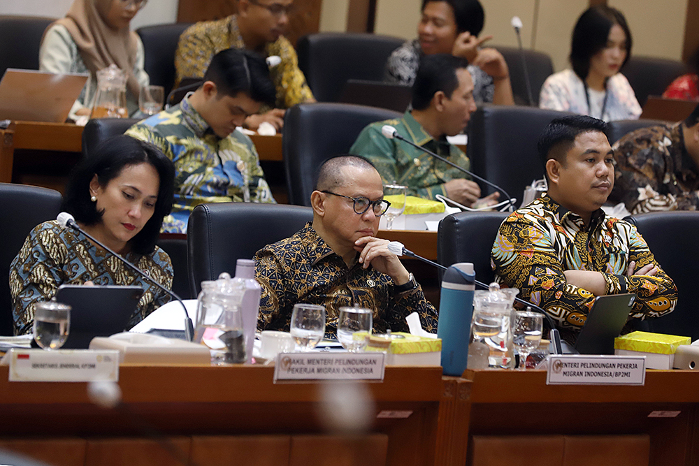 Menteri Pelindungan Pekerja Migran Indonesia (P2MI)/Kepala BP2MI Mukhtarudin bersama jajaran kementerian mengikuti rapat kerja bersama Komisi IX DPR. (BeritaNasional/Elvis Sendouw)