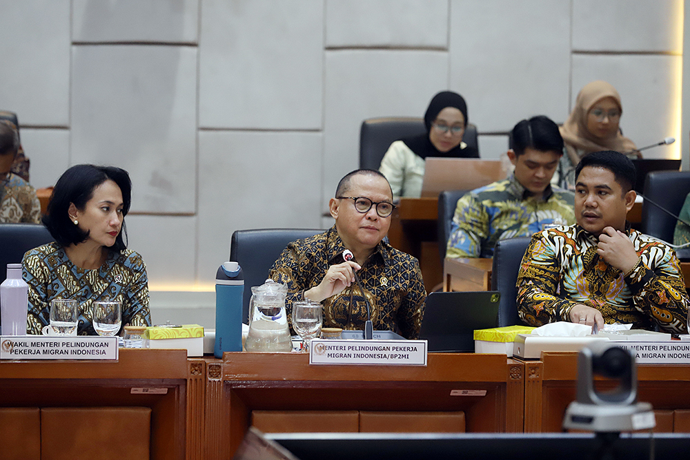 Menteri Pelindungan Pekerja Migran Indonesia (P2MI)/Kepala BP2MI Mukhtarudin bersama jajaran kementerian mengikuti rapat kerja bersama Komisi IX DPR. (BeritaNasional/Elvis Sendouw)