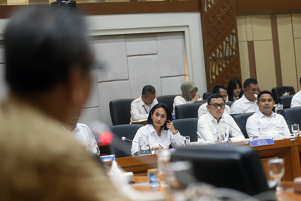 Menteri Pelindungan Pekerja Migran Indonesia (PPMI)/Badan Pelindungan PMI (BP2MI) Abdul Kadir Karding bersama jajaran menghadiri rapat kerja bersama komisi IX. (BeritaNasional/Elvis Sendouw)