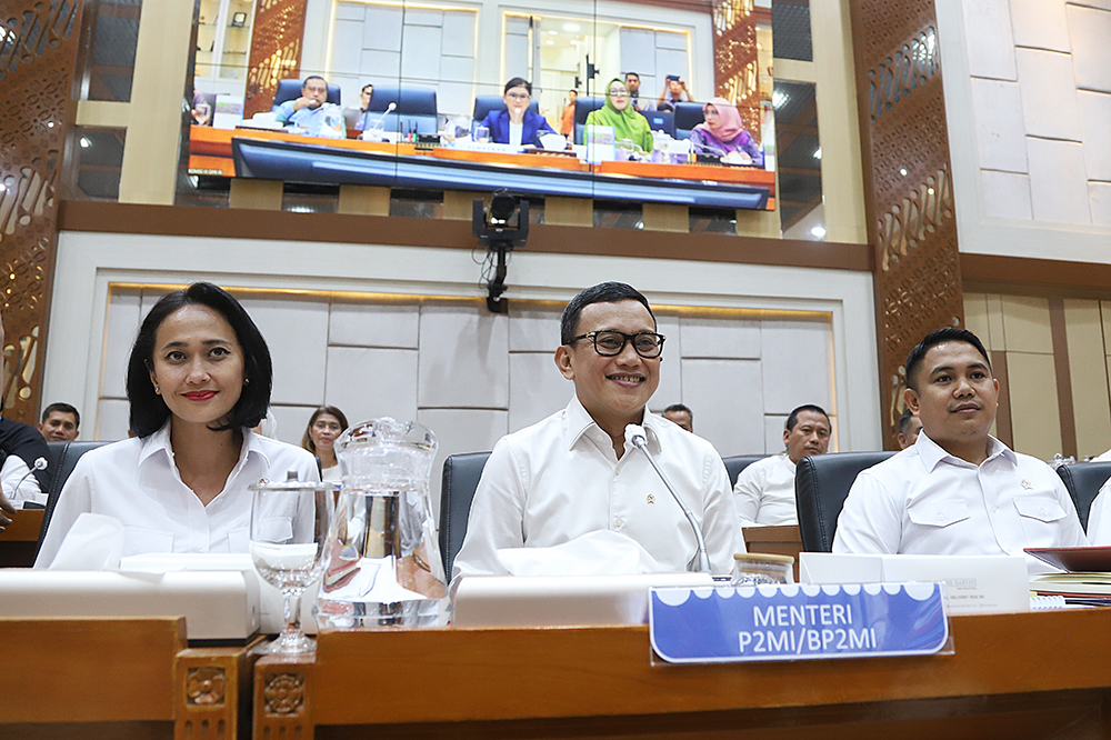 Menteri Pelindungan Pekerja Migran Indonesia (PPMI)/Badan Pelindungan PMI (BP2MI) Abdul Kadir Karding bersama jajaran menghadiri rapat kerja bersama komisi IX. (BeritaNasional/Elvis Sendouw)