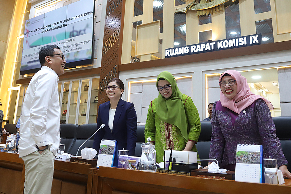 Menteri Pelindungan Pekerja Migran Indonesia (PPMI)/Badan Pelindungan PMI (BP2MI) Abdul Kadir Karding bersama jajaran menghadiri rapat kerja bersama komisi IX. (BeritaNasional/Elvis Sendouw)