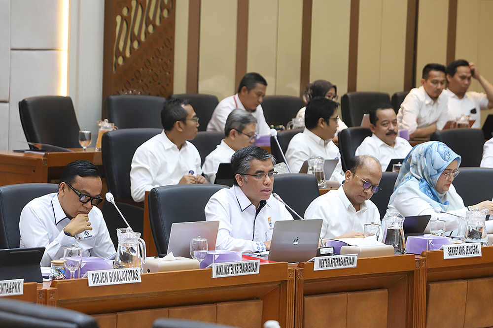 Menteri Ketenagakerjaan Yassierli menghadiri rapat kerja bersama Komisi IX. (BeritaNasional/Elvis Sendouw)