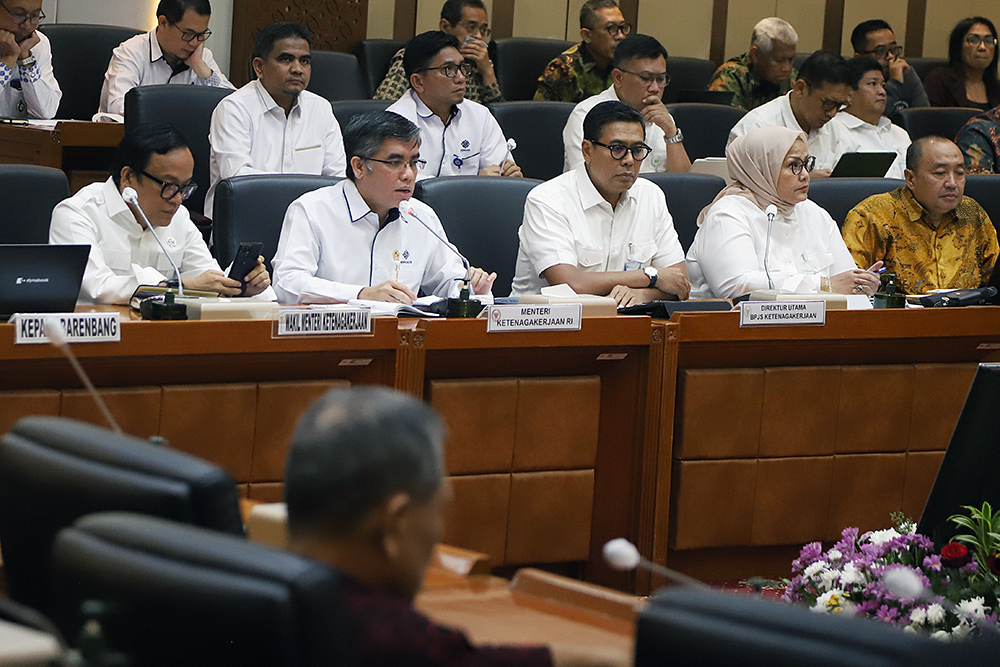 Rapat kerja Komisi IX bersama Menteri Ketenagakerjaan. (BeritaNasional/Elvis Sendouw)