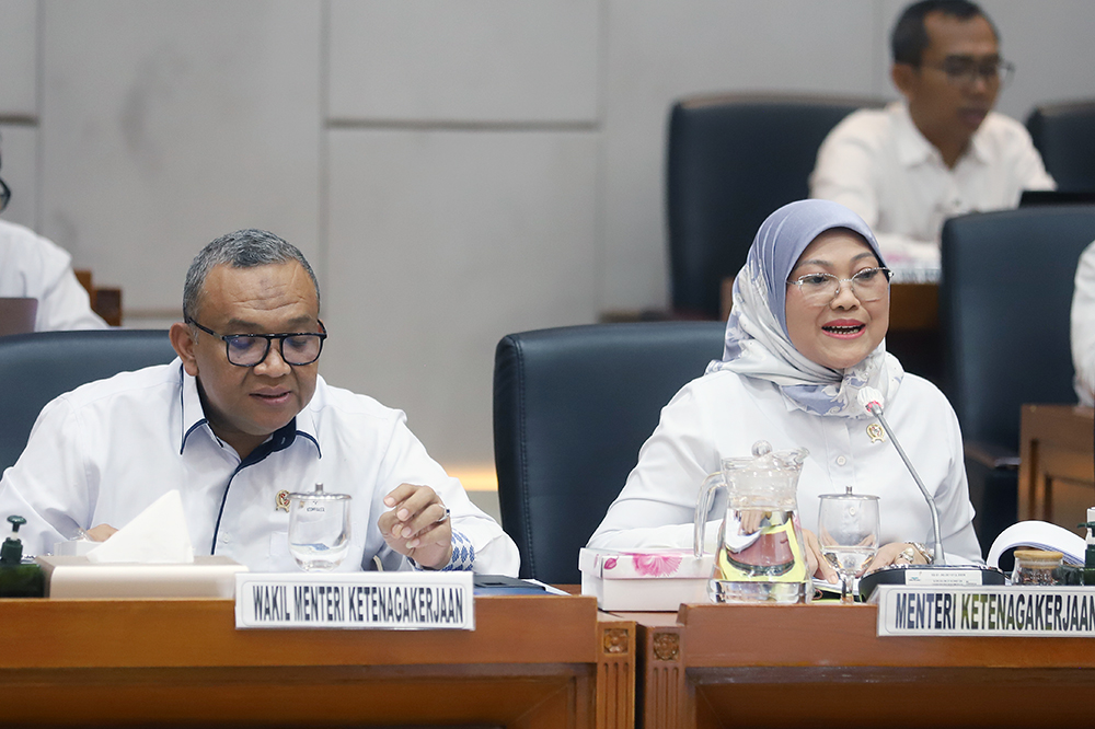 Menteri Ketenagakerjaan Ida Fauziah mengikuti rapat kerja bersama komisi IX DPR RI. (BeritaNasional/Elvis Sendouw)
