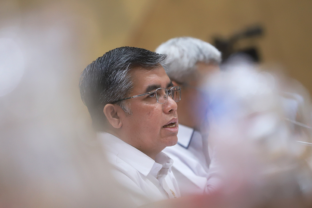 Menteri Ketenagakerjaan (Menaker) Yassierli mengikuti rapat kerja bersama Komisi IX DPR. (BeritaNasional/Elvis Sendouw)