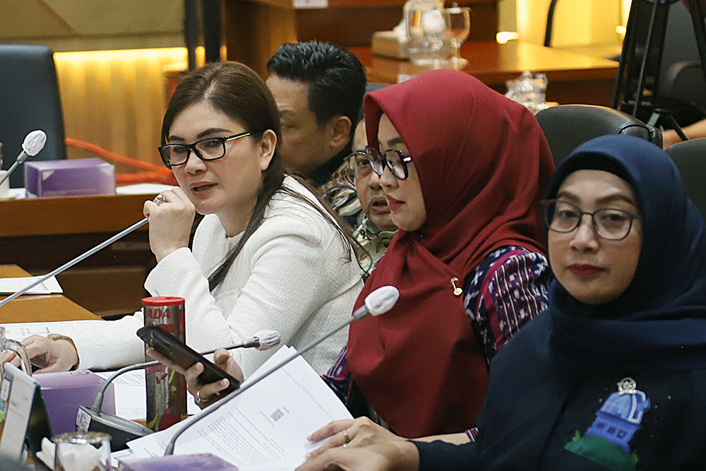 Rapat Kerja Komisi IX DPR RI dengan Menteri P2MI/BP2MI bahas Rencana Pengajuan Anggaran Belanja Tambahan Tahun Anggaran 2025 Kementerian P2MI/BP2MI. (BeritaNasional/Elvis Sendouw)