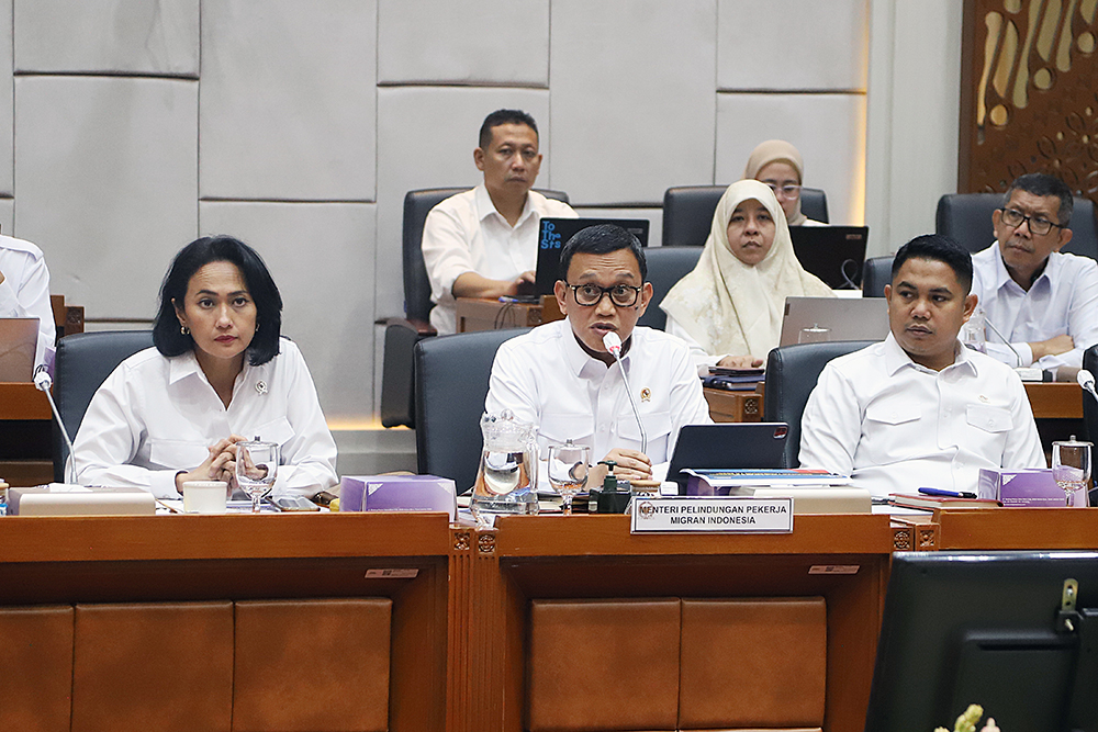 Rapat Kerja Komisi IX DPR RI dengan Menteri P2MI/BP2MI bahas Rencana Pengajuan Anggaran Belanja Tambahan Tahun Anggaran 2025 Kementerian P2MI/BP2MI. (BeritaNasional/Elvis Sendouw)