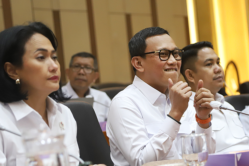 Rapat Kerja Komisi IX DPR RI dengan Menteri P2MI/BP2MI bahas Rencana Pengajuan Anggaran Belanja Tambahan Tahun Anggaran 2025 Kementerian P2MI/BP2MI. (BeritaNasional/Elvis Sendouw)