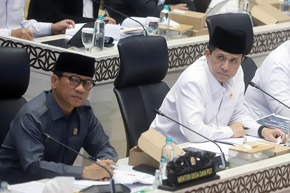 Rapat kerja komisi Vdengan Mendes PDT dan Mentrans. (BeritaNasional/Elvis Sendouw)