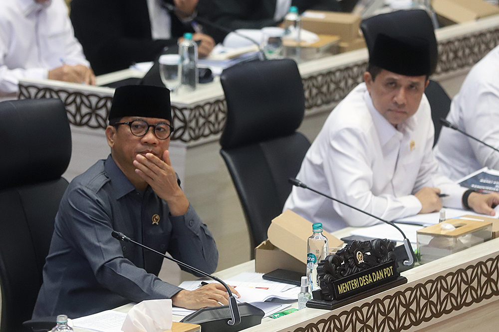Rapat kerja komisi Vdengan Mendes PDT dan Mentrans. (BeritaNasional/Elvis Sendouw)