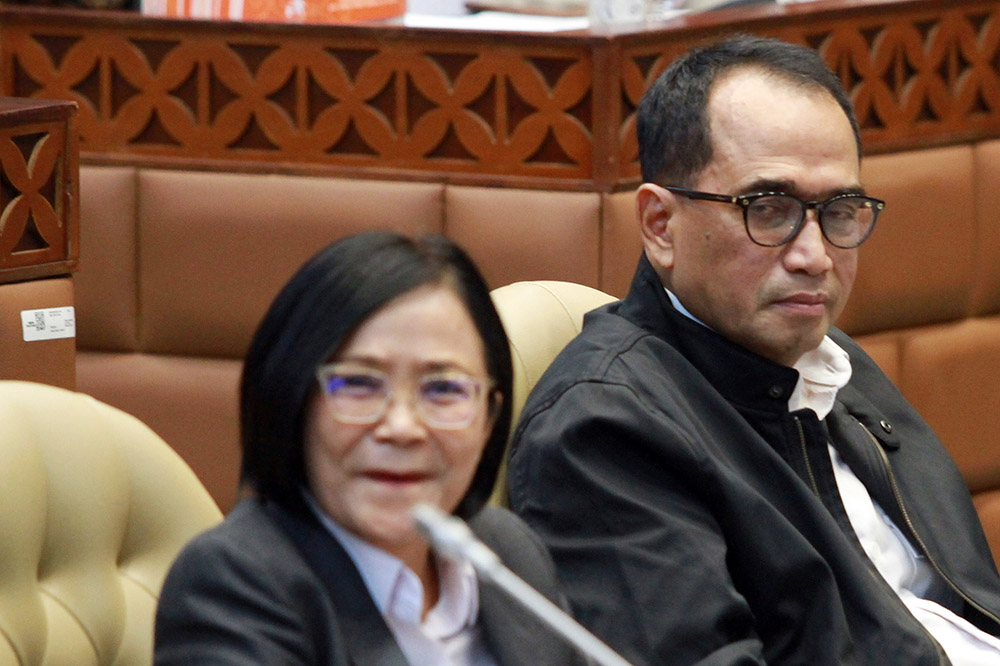 Menteri Perhubungan (Menhub) Budi Karya Sumadi mengikuti rapat kerja bersama komisi V DPR RI. (BeritaNasional/HO/Elvis Sendouw)
