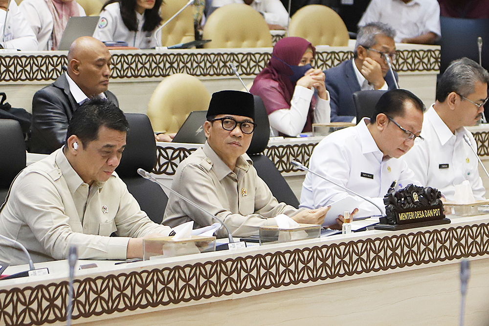 Rapat kerja Komisi V dengan Menteri Desa dan PDT. (BeritaNasional/Elvis Sendouw)