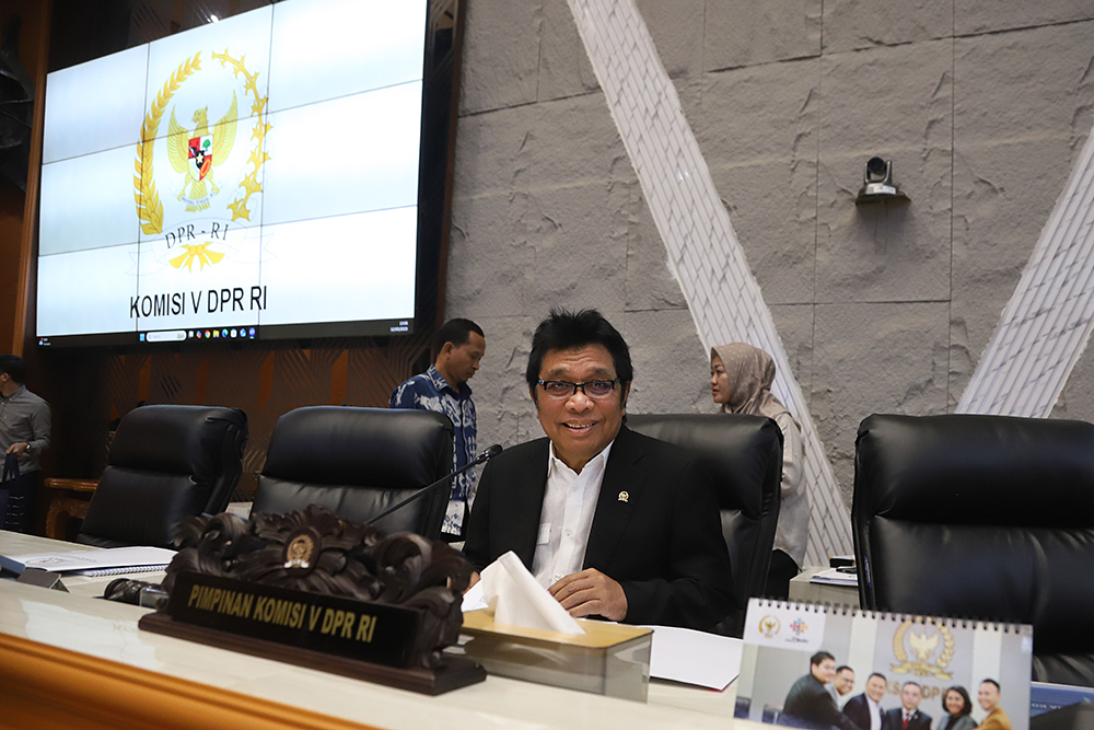 Rapat kerja Komisi V dengan Menteri Desa dan PDT. (BeritaNasional/Elvis Sendouw)