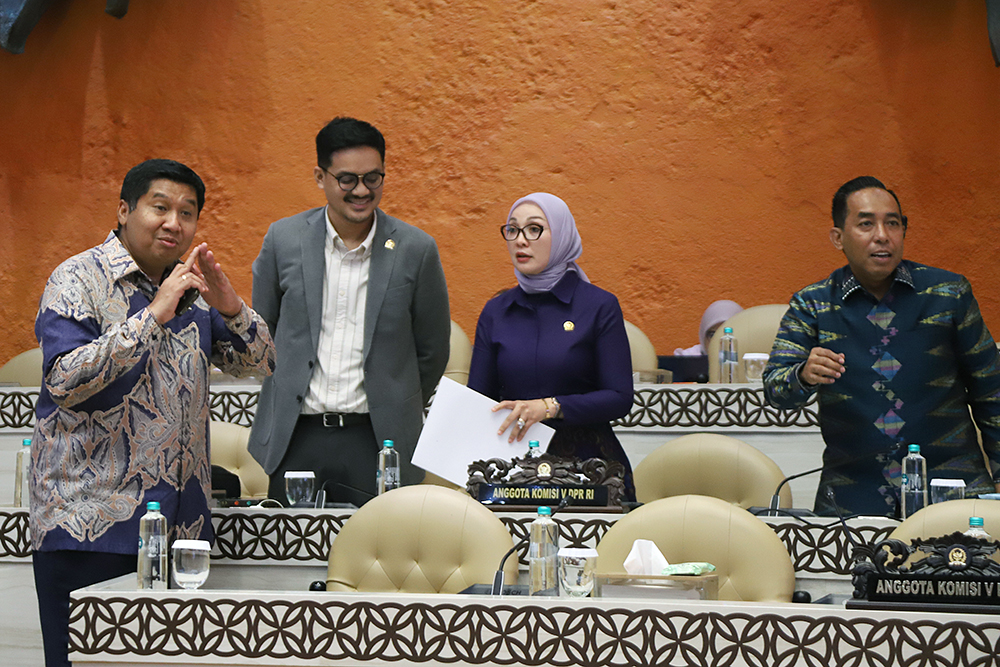 Menteri Perumahan dan Kawasan Permukiman (PKP) Maruarar Sirait menghadiri rapat kerja bersama komisi V DPR. (BeritaNasional/Elvis Sendouw)