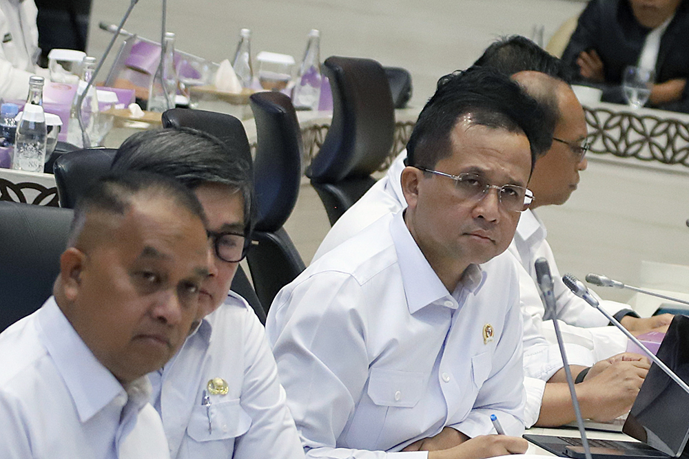Raker Komisi V Bersama Mentrans Bahas Status Kawasan Transmigrasi Rapat kerja Komisi V dengan Menteri Transmigrasi Muhammad Iftitah Sulaiman bahas pengelolaan dan status kawasan transmigrasi. (BeritaNasional/Elvis Sendouw)