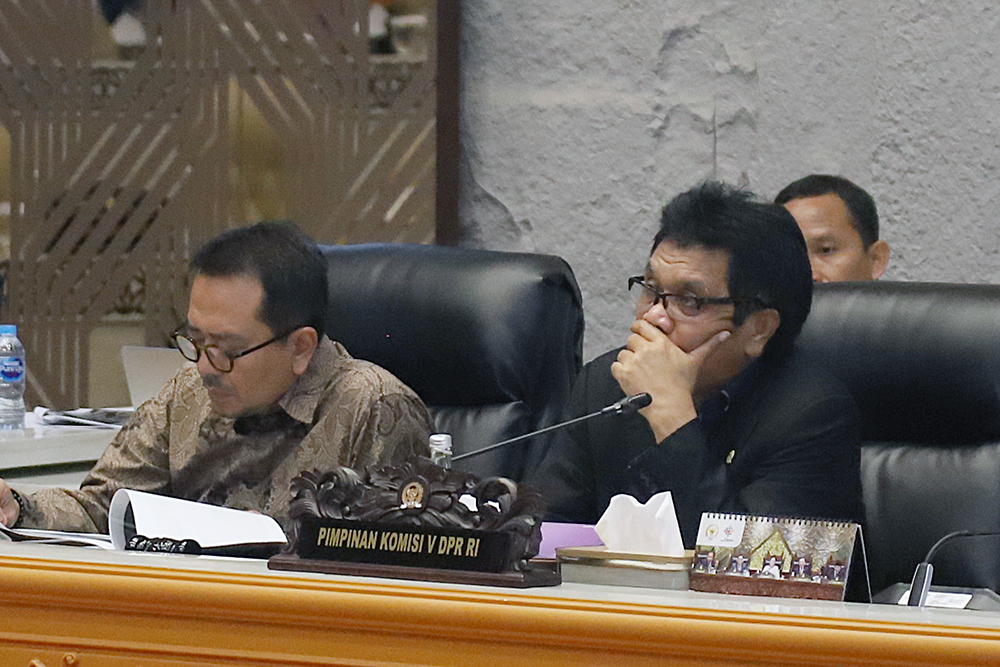 Raker Komisi V Bersama Mentrans Bahas Status Kawasan Transmigrasi Rapat kerja Komisi V dengan Menteri Transmigrasi Muhammad Iftitah Sulaiman bahas pengelolaan dan status kawasan transmigrasi. (BeritaNasional/Elvis Sendouw)