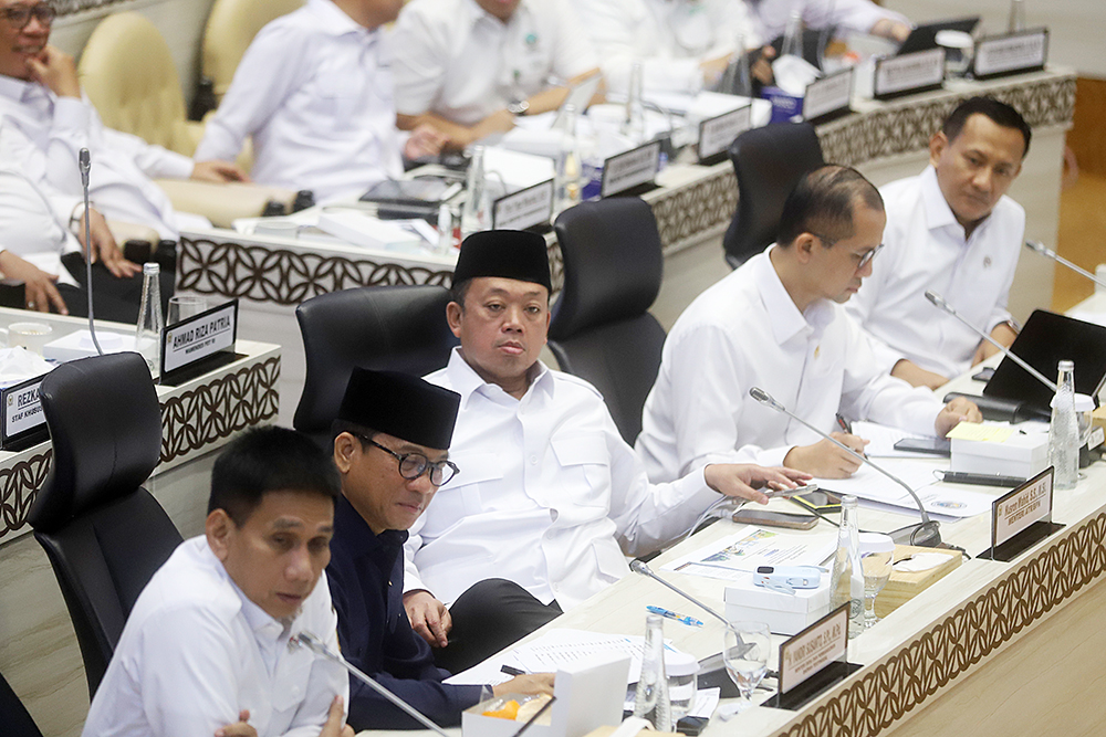 Rapat Kerja Komisi V bersama 5 kementerian. (BeritaNasional/Elvis Sendouw)