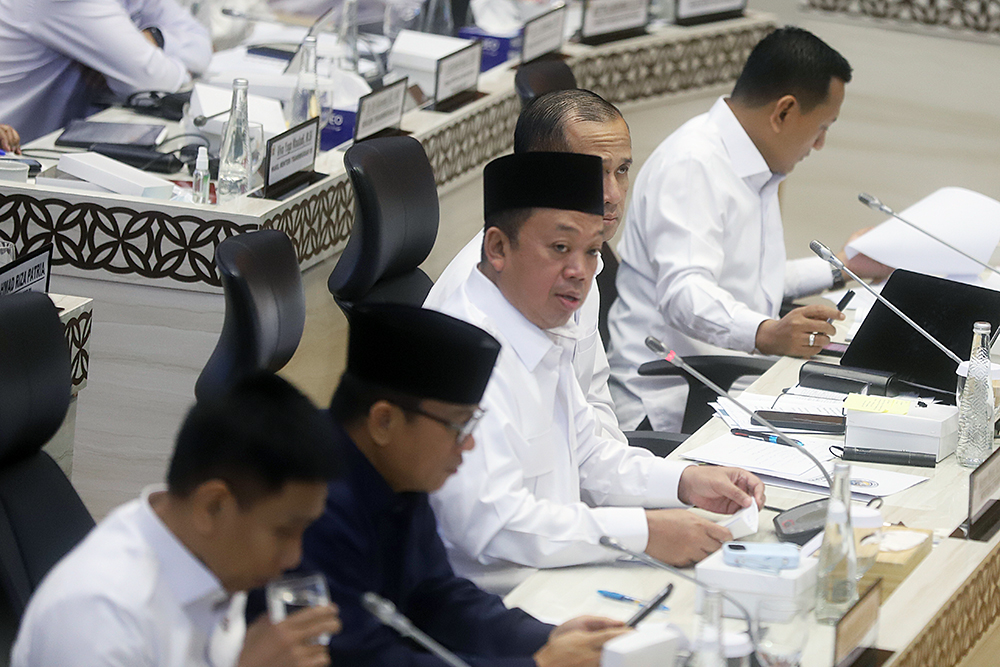 Rapat Kerja Komisi V bersama 5 kementerian. (BeritaNasional/Elvis Sendouw)