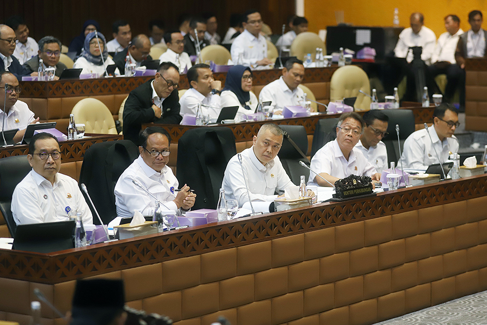 Menteri Perhubungan  Dudy Purwagandhi bersama jajaran kementerian menghadiri Rapat Kerjasama bersama Komisi V DPR RI. (BeritaNasional/Elvis Sendouw)