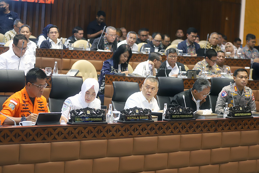 Komisi V dengan Menhub dan Menteri PU Rapat Kerja  bahas Nataru. (BeritaNasional/Elvis Sendouw)