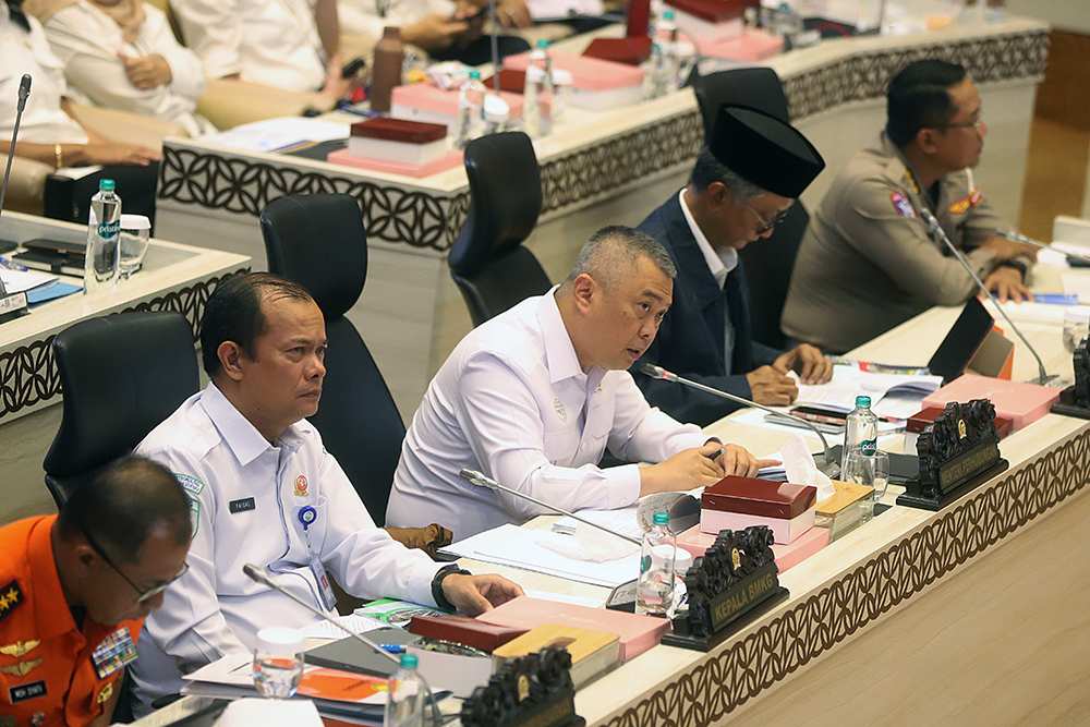 Menteri Perhubungan Dudy Purwagandhi bersama Menteri Pekerjaan Umum Dody Hanggodo mengikuti rapat kerja bersama Komisi V DPR. (BeritaNasional/Elvis Sendouw)