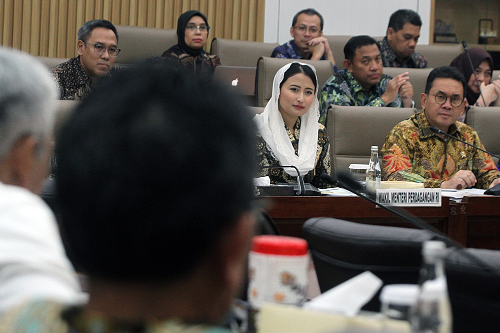 Menteri Perdagangan Budi Santoso mengikuti rapat kerja bersama Komisi VI DPR. (BeritaNasional/Elvis Sendouw)