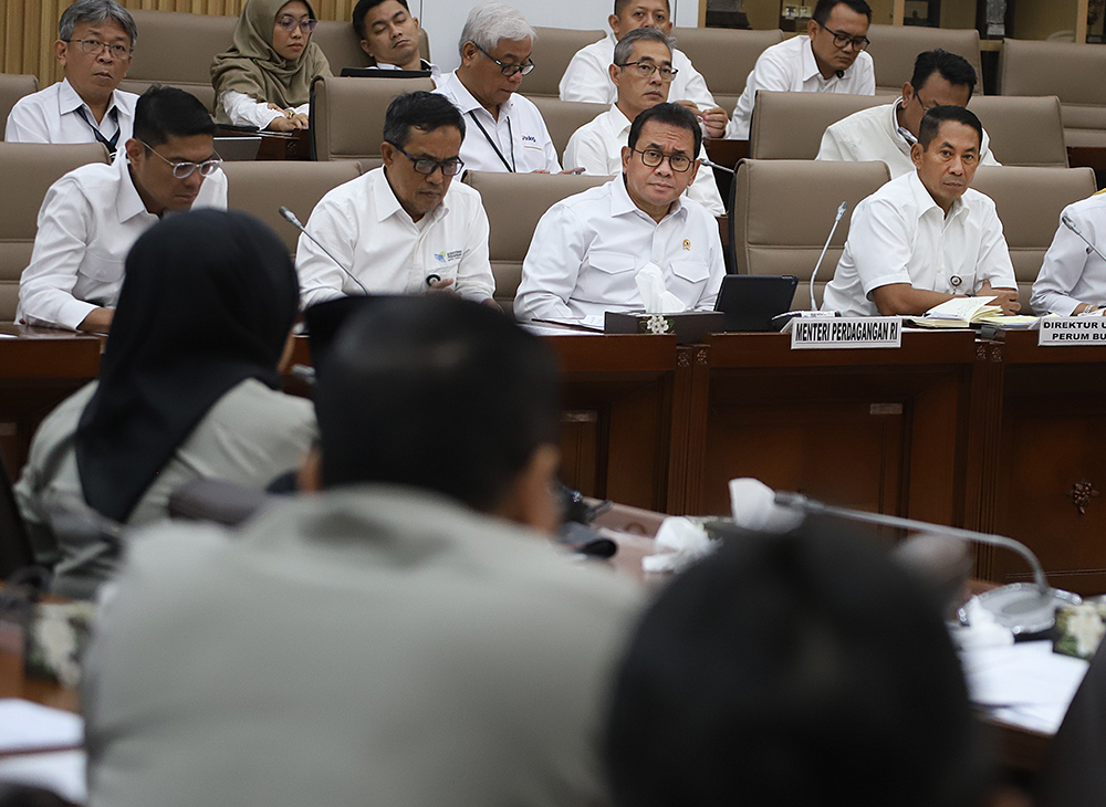 Rapat kerja Komisi VI dengan Mendag dan Bulog membahas pasokan barang kebutuhan pokok di bulan Ramadan. (BeritaNasional/Elvis Sendouw)